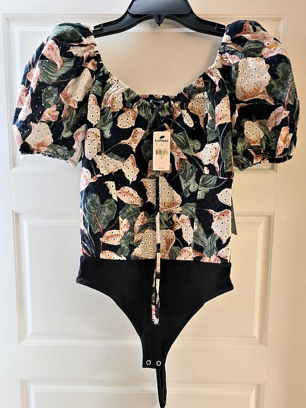 Express Floral Puff Sleeve Bodysuit in Black & Pink Size XS NWT